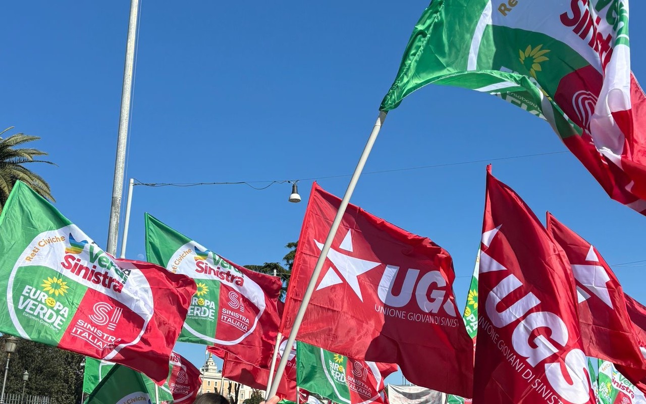 Bandiere alla manifestazione di Roma